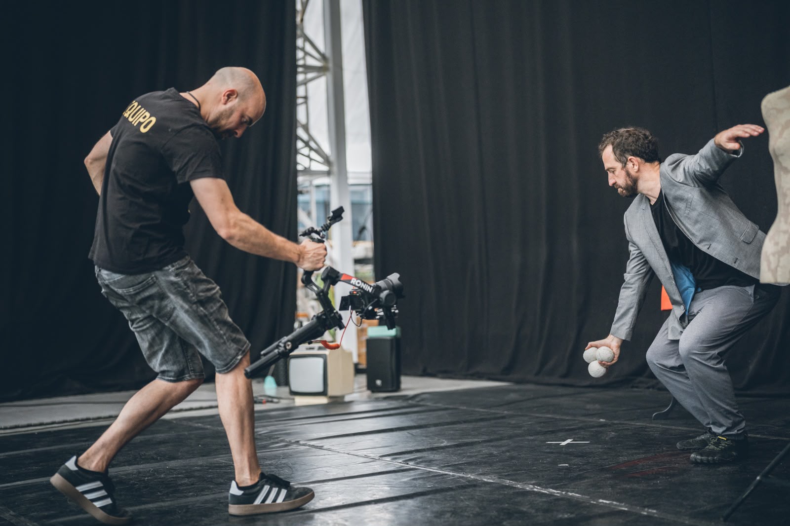Nico rodando con gimbal durante un espectáculo — MAD · Video